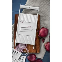 Küchenutensilien | WMF Gourmet Reibe mit vier Einsätzen, 12 x 18cm